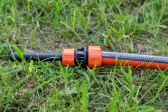 Соединение магистрального шланга с обычным поливочным шлангом Соединение магистрального шланга с обычным поливочным шлангом