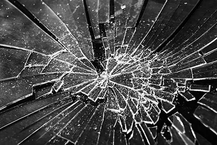 Трещина в стекле Трещина в стекле