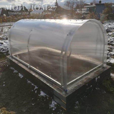 Парник Бабочка 2 метра | Мой-Дом27 | Подход предусмотрен с двух сторон, открыт доступ даже в дальний уголок с хорошим проветриванием.<br>
 Неожиданное закрытие предотвращается подпоркой входящей в комплект.<br>
 <b>Створки открываются с обеих сторон.<br>
 </b><b>Металл</b>&nbsp;- оцинкованная труба 20*20 мм.<br>
 <b>Ширина&nbsp;</b>- 1&nbsp;метр<br>
 <b>Высота&nbsp;</b>- 1&nbsp;метр