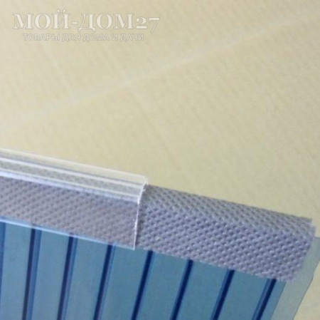 Перфорированная (антипыльная) лента 12 метров | Мой-Дом27 | Лента применяется для защиты открытых ячеек&nbsp;сотового поликарбоната от попадания внутрь&nbsp;жидкость, пыль и грязь.<br>
 Перфорированная структура позволяет выводить конденсат, который образуется при изменении температуры из молекулярной влаги<br>
 проходить не могут.<br>