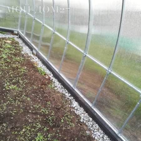 Теплица Фермерская 4,2х4 метра с поликарбонатом | Мой-Дом27 | Каркас изготовлен из оцинкованной замкнутой трубы 30*20 мм.<br>
 <b>Ширина - 4,2 метра</b>. Высота - 2,75 метра. Длина - 4 метра<br>
 Выдерживаемая снеговая нагрузка - 150 кг/м2. Выдерживаемая ветровая нагрузка - до 27 м/с.<br>
 <b>Расстояние между дугами 0,65 метра. Толщина металла дуги 1,2 мм. С каждого торца по две двери и форточки в дверях</b><br>
 <b>
Стрингеров (горизонтальных соединений дуг) – 9 шт. </b><br>