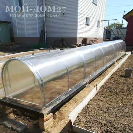 Парник Бабочка 8 метров | Мой-Дом27 | Подход предусмотрен с двух сторон, открыт доступ даже в дальний уголок с хорошим проветриванием.<br>
 Неожиданное закрытие предотвращается подпоркой входящей в комплект.<br>
 <b>Створки открываются с обеих сторон.<br>
 </b><b>Металл</b>&nbsp;- оцинкованная труба 20*20 мм.<br>
 <b>Ширина&nbsp;</b>- 1&nbsp;метр<br>
 <b>Высота&nbsp;</b>- 1&nbsp;метр