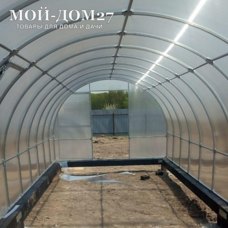 Теплица Восточная Усиленная 12 метров с поликарбонатом | Мой-Дом27 | Каркас изготовлен из оцинкованной замкнутой трубы 20*20 мм.<br>
 Ширина - 3&nbsp;метра. Высота - 2,1 метра. Длина 12 метров.&nbsp;<br>
 Выдерживаемая снеговая нагрузка - 150 кг/м2. Выдерживаемая ветровая нагрузка - до 20 м/с.<br>
 Расстояние между дугами 0,65&nbsp;метра.&nbsp;Толщина металла дуг 1,2 мм.&nbsp;Ширина двери 0,96 метра.<br>