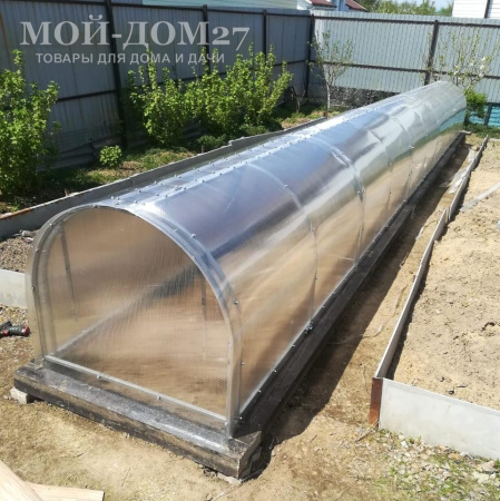 Парник Бабочка 12 метров | Мой-Дом27 | Подход предусмотрен с двух сторон, открыт доступ даже в дальний уголок с хорошим проветриванием.<br>
 Неожиданное закрытие предотвращается подпоркой входящей в комплект.<br>
 <b>Створки открываются с обеих сторон.<br>
 </b><b>Металл</b> - оцинкованная труба 20*20 мм.<br>
 <b>Ширина </b>- 1 метр<br>
 <b>Высота </b>- 1 метр