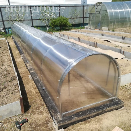 Парник Бабочка 10 метров | Мой-Дом27 | <b>Створки открываются с обеих сторон.<br>
 </b><b>Металл</b>&nbsp;- оцинкованная труба 20*20 мм.<br>
 <b>Ширина&nbsp;</b>- 1&nbsp;метр<br>
 <b>Высота&nbsp;</b>- 1&nbsp;метрПодход предусмотрен с двух сторон, открыт доступ даже в дальний уголок с хорошим проветриванием.<br>
 Неожиданное закрытие предотвращается подпоркой входящей в комплект.<br>