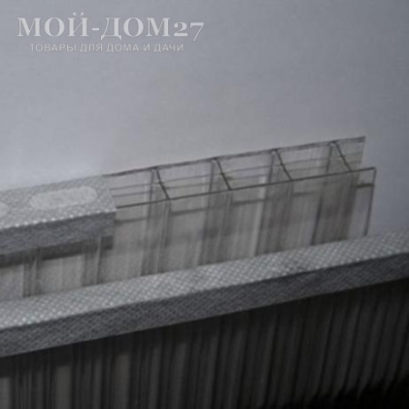 Перфорированная (антипыльная) лента 25 метров | Мой-Дом27 | Лента применяется для защиты открытых ячеек&nbsp;сотового поликарбоната от попадания внутрь&nbsp;жидкость, пыль и грязь.<br>
 Перфорированная структура позволяет выводить конденсат, который образуется при изменении температуры из молекулярной влаги<br>
 проходить не могут.<br>
