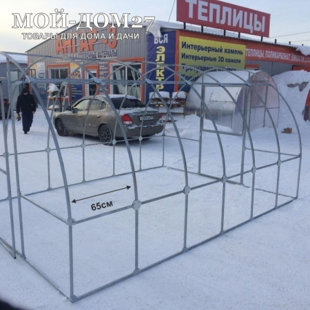 Теплица Восточная Усиленная 12 метров с поликарбонатом | Мой-Дом27 | Каркас изготовлен из оцинкованной замкнутой трубы 20*20 мм.<br>
 Ширина - 3&nbsp;метра. Высота - 2,1 метра. Длина 12 метров.&nbsp;<br>
 Выдерживаемая снеговая нагрузка - 150 кг/м2. Выдерживаемая ветровая нагрузка - до 20 м/с.<br>
 Расстояние между дугами 0,65&nbsp;метра.&nbsp;Толщина металла дуг 1,2 мм.&nbsp;Ширина двери 0,96 метра.<br>
