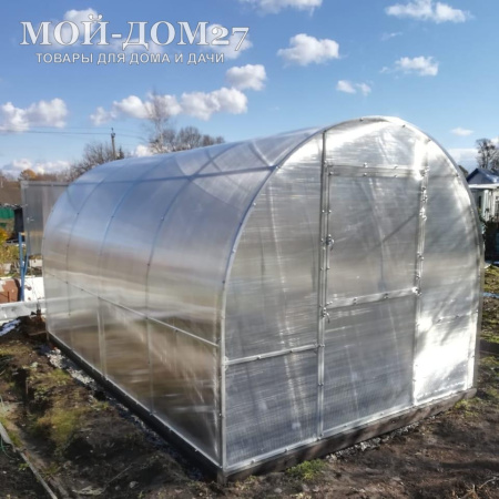 Теплица Трубная 2,5х10 метров с поликарбонатом | Мой-Дом27 | Каркас изготовлен из оцинкованной замкнутой трубы 20*20 мм.<br>
 <b>Ширина - 2,5 метра.</b> Высота - 2,15 метра. Длина - 10 метров.<br>
 Выдерживаемая снеговая нагрузка - 100 кг/м2. Выдерживаемая ветровая нагрузка - до 22 м/с. <br>
 Расстояние между дугами 1 метр. <b>Толщина металла дуг 1,2 мм.</b> Ширина двери 0,96 метра.<br>