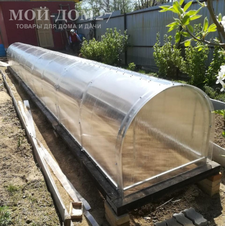 Парник Бабочка 12 метров | Мой-Дом27 | Подход предусмотрен с двух сторон, открыт доступ даже в дальний уголок с хорошим проветриванием.<br>
 Неожиданное закрытие предотвращается подпоркой входящей в комплект.<br>
 <b>Створки открываются с обеих сторон.<br>
 </b><b>Металл</b> - оцинкованная труба 20*20 мм.<br>
 <b>Ширина </b>- 1 метр<br>
 <b>Высота </b>- 1 метр