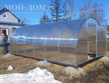 Теплица СверхПрочная 6 метров с поликарбонатом | Мой-Дом27 | Каркас изготовлен из оцинкованной замкнутой трубы 20*20 мм.<br>
 Ширина - 3 метра. Высота - 2,1 метра. Длина 6 метров.<br>
 Выдерживаемая снеговая нагрузка - 220 кг/м2. Выдерживаемая ветровая нагрузка - до 27 м/с.<br>
 Расстояние между дугами 1 метр. Толщина металла 1&nbsp;мм.&nbsp;<b>ДВОЙНАЯ ДУГА</b><br>