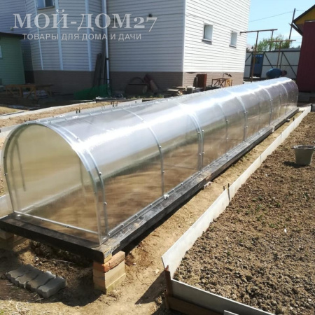 Парник Бабочка 12 метров | Мой-Дом27 | Подход предусмотрен с двух сторон, открыт доступ даже в дальний уголок с хорошим проветриванием.<br>
 Неожиданное закрытие предотвращается подпоркой входящей в комплект.<br>
 <b>Створки открываются с обеих сторон.<br>
 </b><b>Металл</b> - оцинкованная труба 20*20 мм.<br>
 <b>Ширина </b>- 1 метр<br>
 <b>Высота </b>- 1 метр