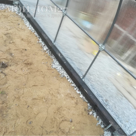 Теплица Мария Делюкс 6 метров с поликарбонатом | Мой-Дом27 Теплица Мария Делюкс 6 метров с поликарбонатом | Мой-Дом27 | Каркас изготовлен из окрашенной замкнутой трубы 20*20 мм.<br>
 Ширина - 3 метра. Высота - 2,1 метра. Длина 6 метров.<br>
 Выдерживаемая снеговая нагрузка - 40 кг/м2. Выдерживаемая ветровая нагрузка - до 22 м/с.<br>
 Расстояние между дугами 1 метр. <b>Толщина металла 1,2 мм</b>.<br>