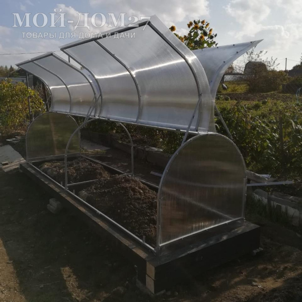 Парник Бабочка 6 метров | Мой-Дом27 | Подход предусмотрен с двух сторон, открыт доступ даже в дальний уголок с хорошим проветриванием.<br>
 Неожиданное закрытие предотвращается подпоркой входящей в комплект.<br>
 <b>Створки открываются с обеих сторон.<br>
 </b><b>Металл</b>&nbsp;- оцинкованная труба 20*20 мм.<br>
 <b>Ширина&nbsp;</b>- 1&nbsp;метр<br>
 <b>Высота&nbsp;</b>- 1&nbsp;метр