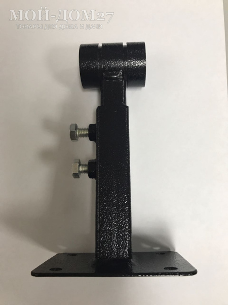 Крепление для расширительного бака KH 1" (кронштейн) | Мой-Дом27 | Предназначен для настенного крепления расширительного бака. Представляет собой пластину крепящуюся к стене, к пластине присоединена телескопическая трубка позволяющая регулировать расстояние от стены до расширительного бака. На конце трубки находится муфта (1") в которую вкручивается расширительный бак и трубопровод.